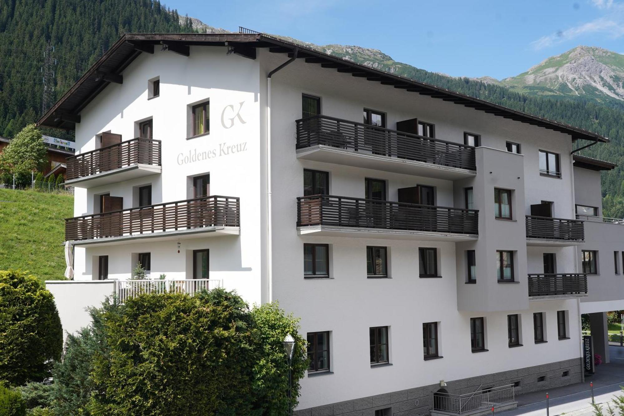 Quality Hosts Arlberg - Hotel Goldenes Kreuz B&B Sankt Anton am Arlberg Exterior photo